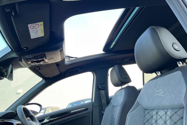 VOLKSWAGEN T-Roc Photo 21