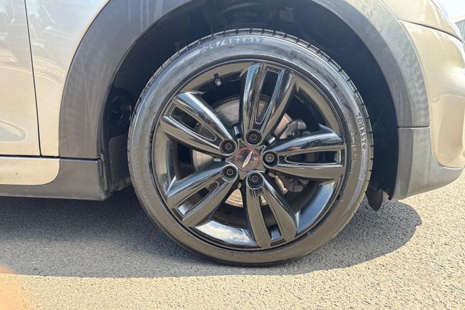 MINI Hatch Photo 5