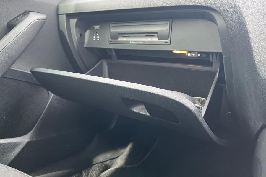Skoda OCTAVIA Photo autoimg-bf1885bdb1c2fa1695c83a9416bc82ee1848f1c9.jpg