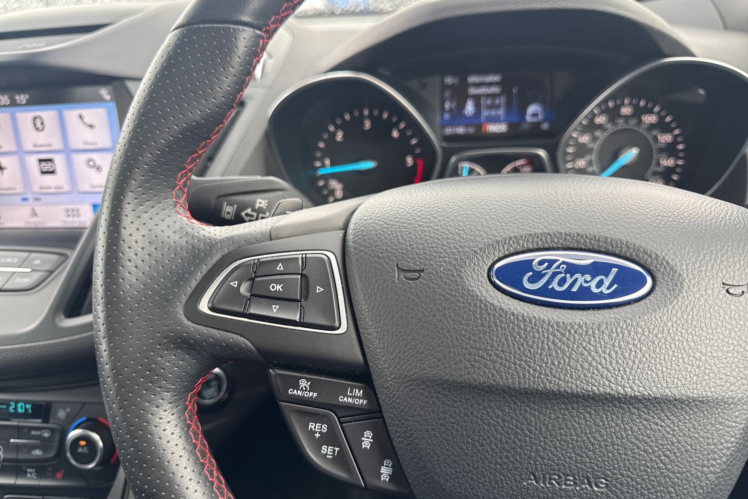 Ford KUGA Photo 32