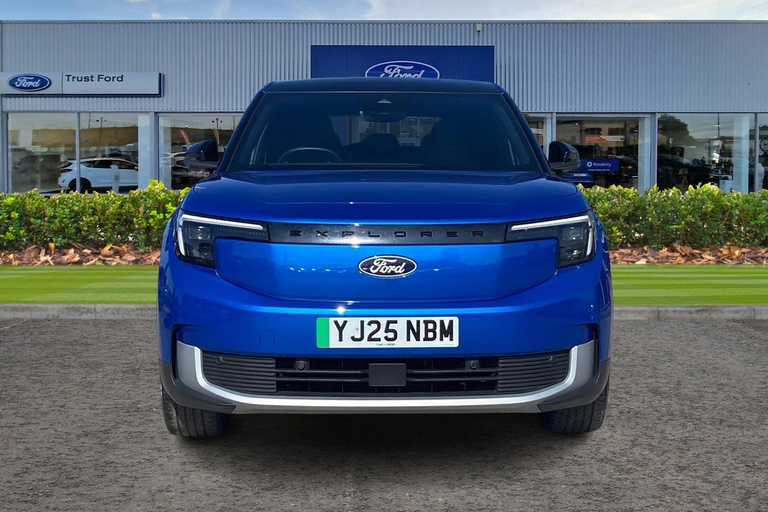Ford Explorer Photo 5
