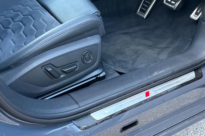 AUDI A6 e-tron Avant Photo 33