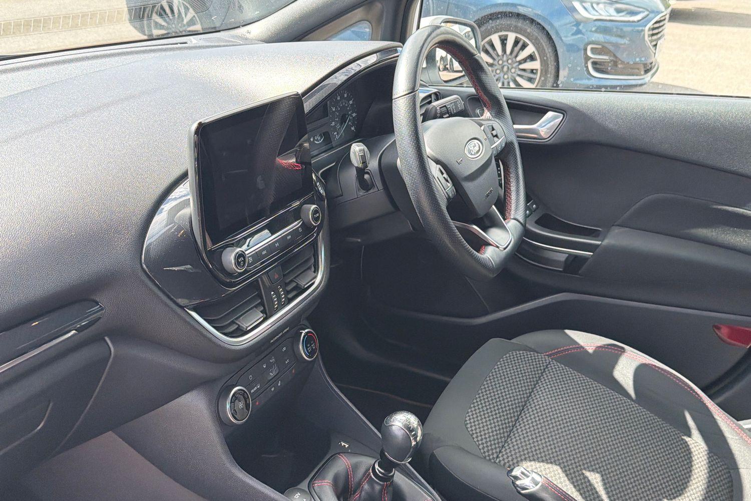 Ford FIESTA Photo 17