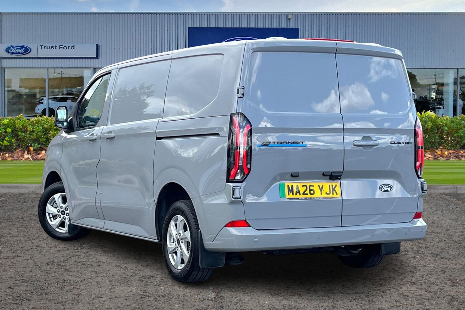 Ford E-TRANSIT CUSTOM Photo 1