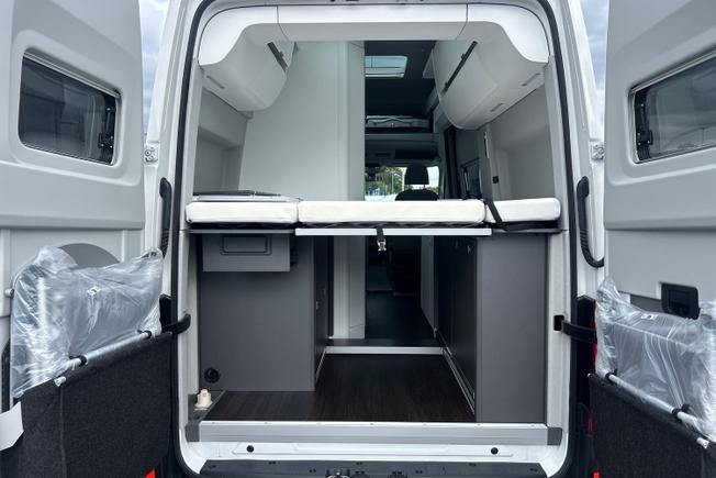 VOLKSWAGEN Grand California Photo 12