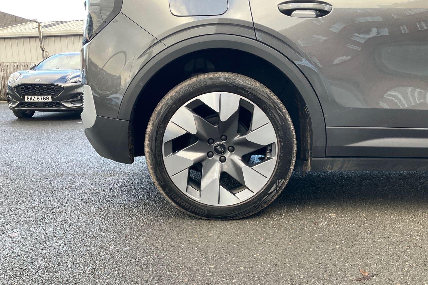 Ford Explorer Photo 7