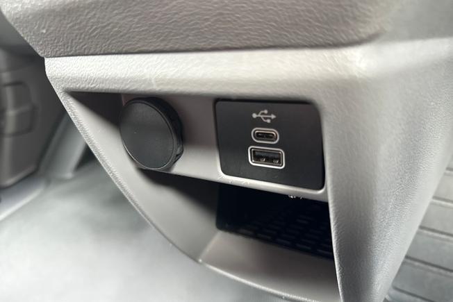VOLKSWAGEN Transporter Photo 43