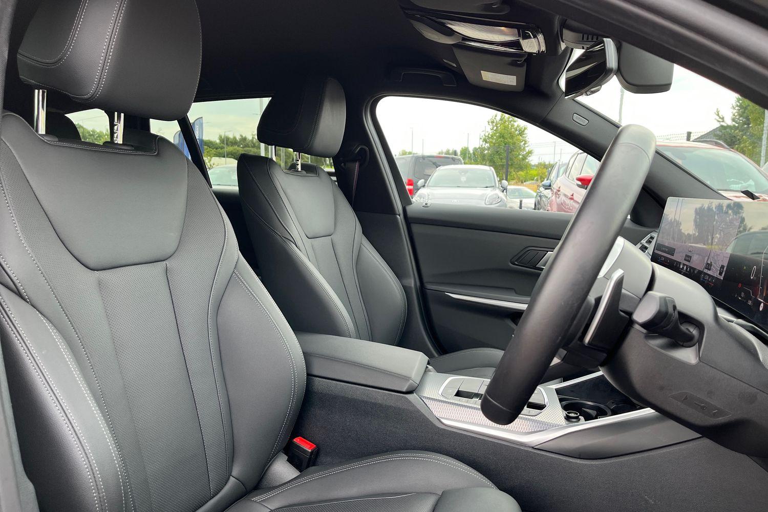 BMW 3 Series Photo 16