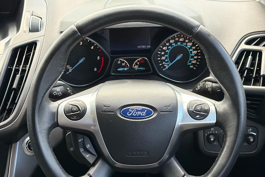 Ford KUGA Photo autoimg-bf512403515842f0411d65434249baeab728dab7.jpg