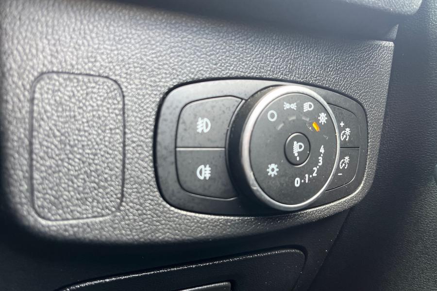 Ford Focus Photo autoimg-bf542a0f7d6211ac99bd67e7dd5f8244c73ab016.jpg