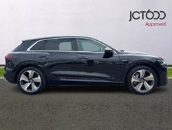 AUDI e-tron Photo 4
