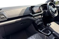 VOLKSWAGEN T-Cross Photo 2