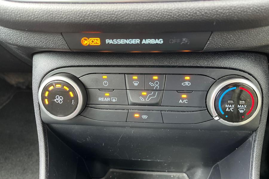 Ford FIESTA Photo autoimg-bf658c47397af983a395239978573f680804e260.jpg