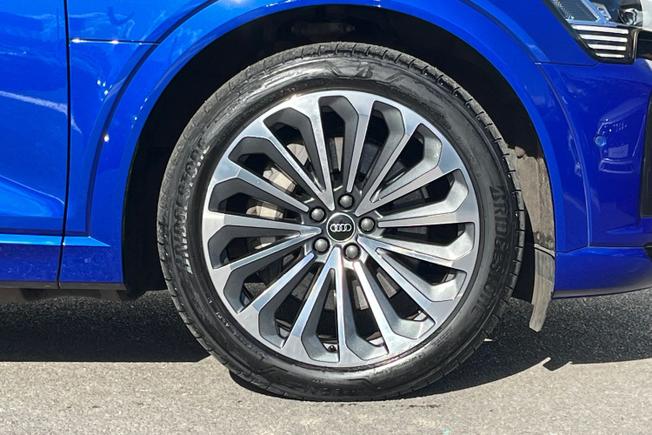 AUDI Q8 E-Tron Photo 5