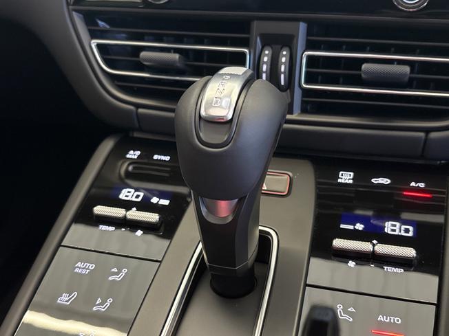 PORSCHE Macan Photo 12