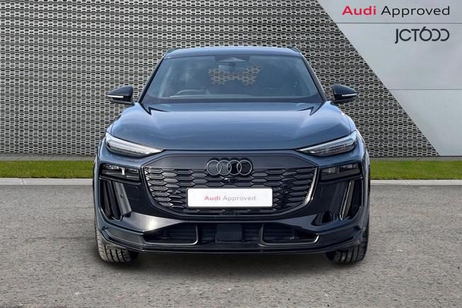 AUDI Q6 E-Tron Photo 8