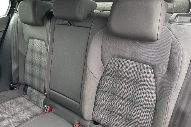 VOLKSWAGEN Golf Photo 9