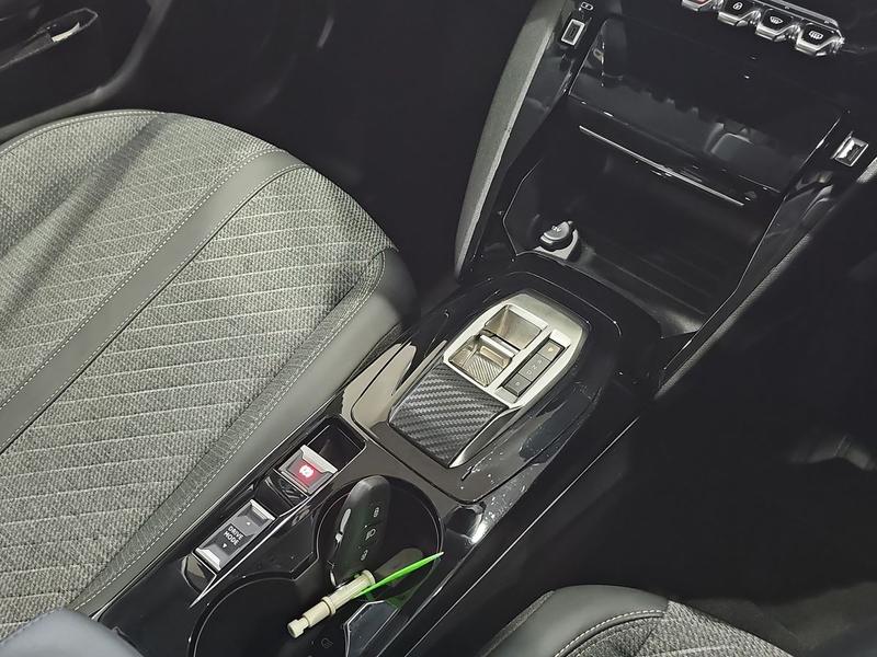 Used Peugeot E-208 YS24BXA 23