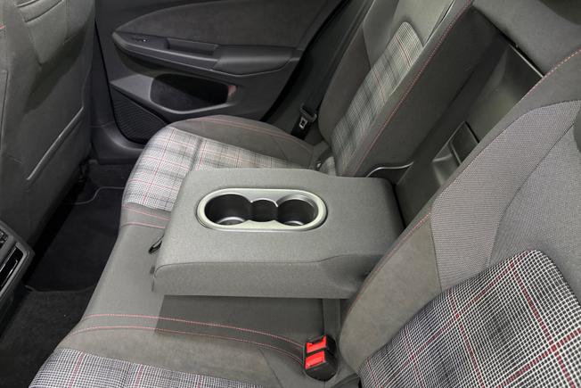 VOLKSWAGEN Golf Photo 32