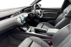 AUDI Q8 E-Tron Photo 2