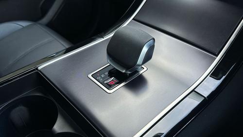 Land Rover Range Rover Velar Photo autoimg-bfad880b9bd7c9107f26f114040473aeb7cc45f9.jpg