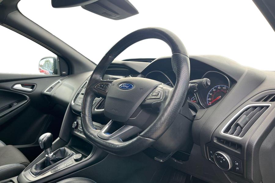 Ford FOCUS RS Photo autoimg-bfae219f692dce177f4fc467c565bbe2195974aa.jpg