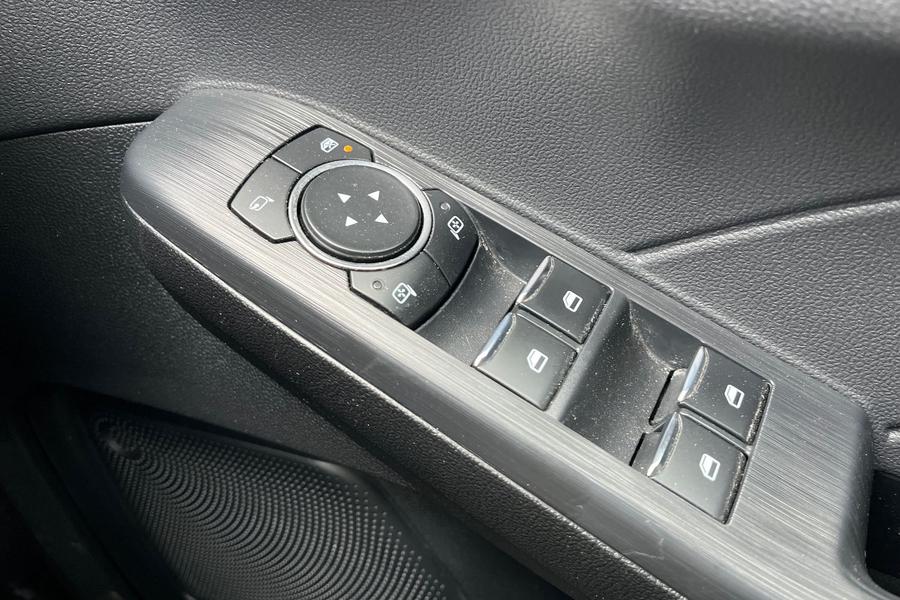 Ford Kuga Photo autoimg-bfaefbd0605c3ee688ca026d7d9ed27f8897b704.jpg