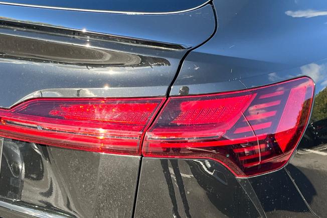 AUDI Q8 E-Tron Photo 18