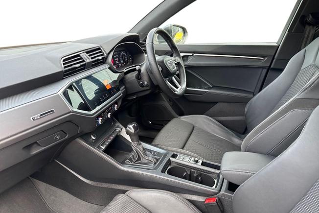 Audi Q3 Photo 2