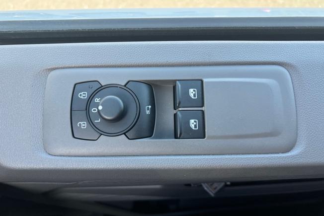 VOLKSWAGEN Transporter Photo 42