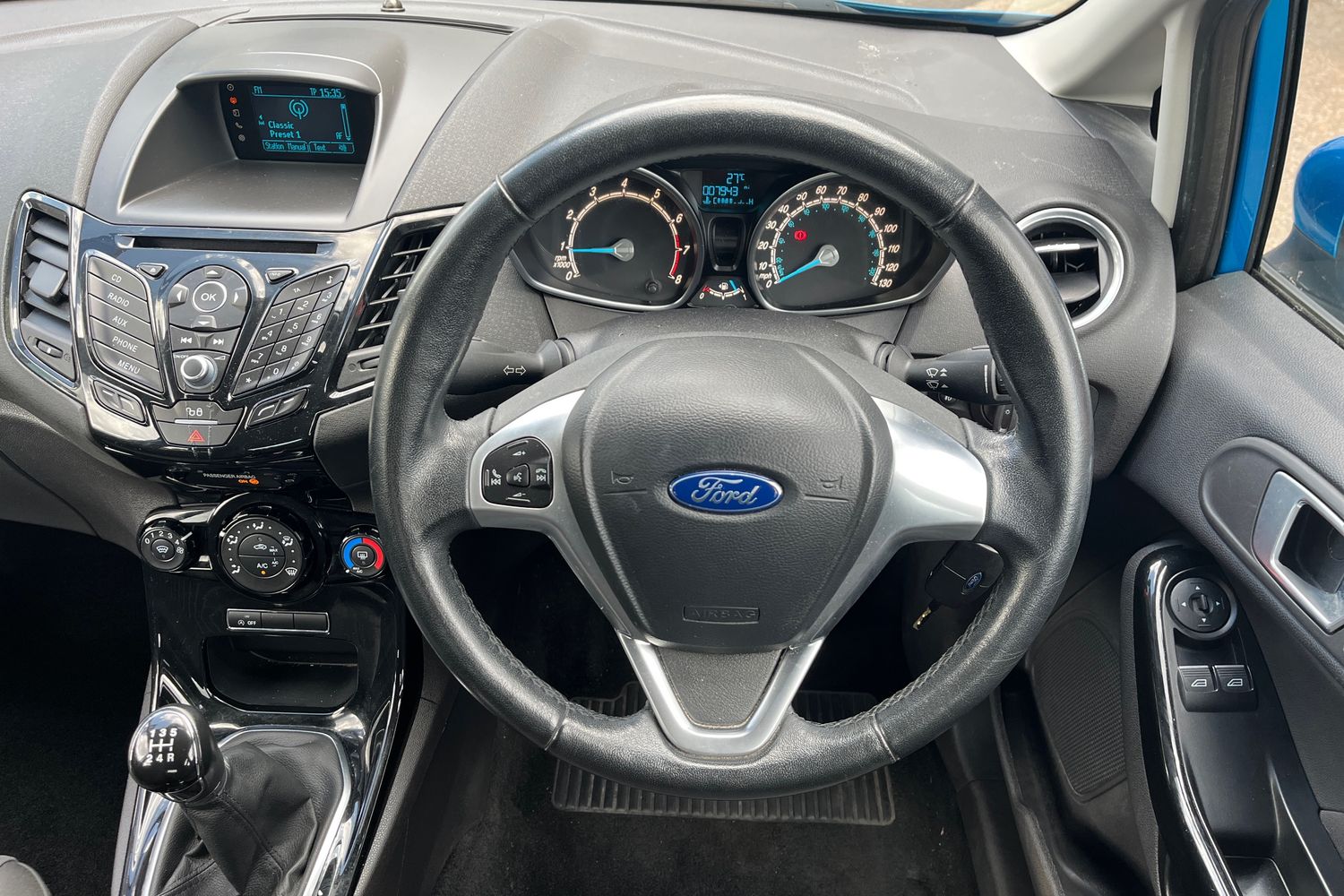 Ford FIESTA Photo 11