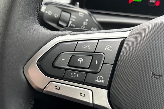 VOLKSWAGEN T-Roc Photo 16
