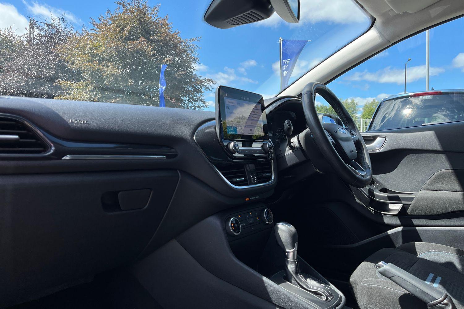 Ford FIESTA Photo 17