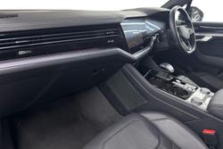 VOLKSWAGEN Touareg Photo 2