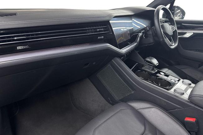 VOLKSWAGEN Touareg Photo 2