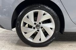 VOLKSWAGEN Golf Photo 5