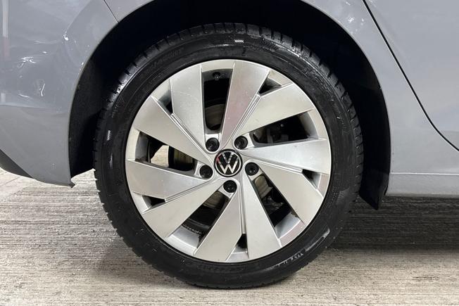 VOLKSWAGEN Golf Photo 5