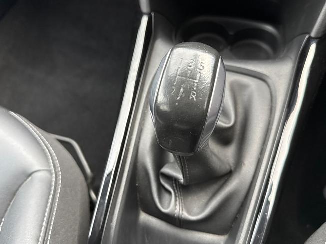 PEUGEOT 2008 Photo 31