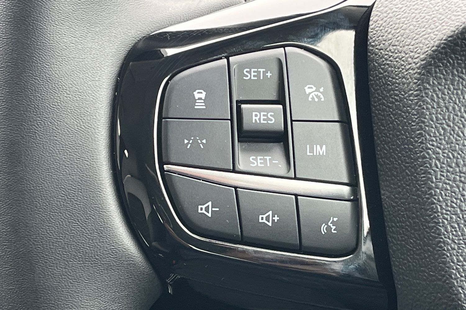 Ford Puma Gen-E Photo 25