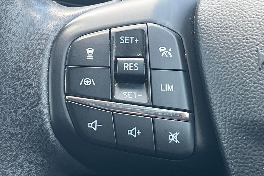 Ford KUGA Photo autoimg-bfcefd1e7e04a36efdab7fb61c0430d4ba8319bf.jpg