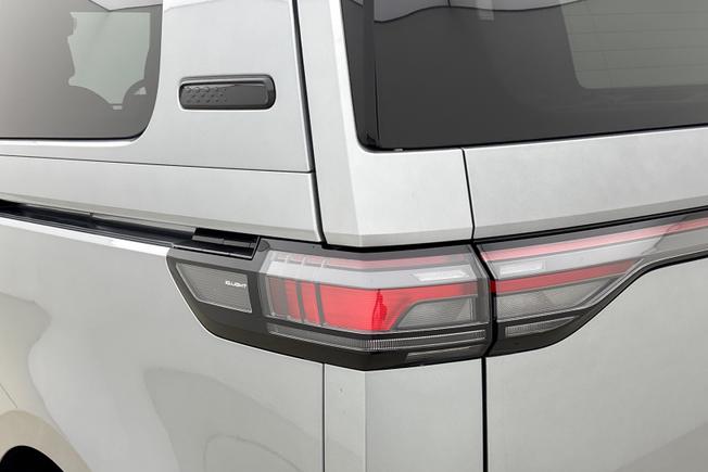 VOLKSWAGEN ID. Buzz Photo 18
