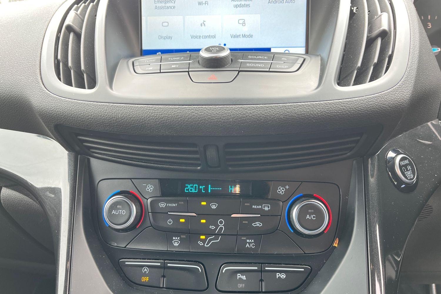 Ford KUGA Photo 36