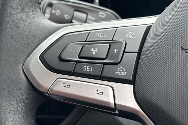 VOLKSWAGEN T-Roc Photo 16