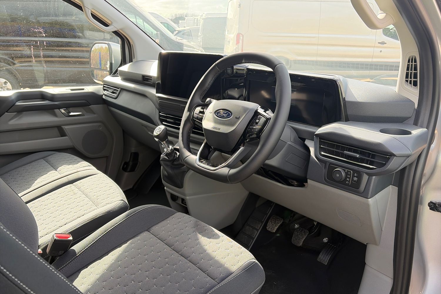 Ford TRANSIT CUSTOM Photo 13