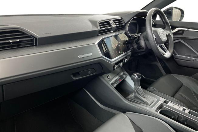 AUDI Q3 Photo 2