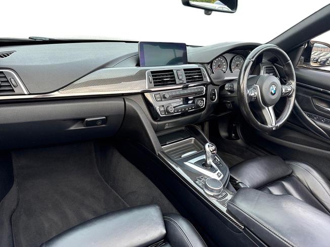BMW M4 Photo 2