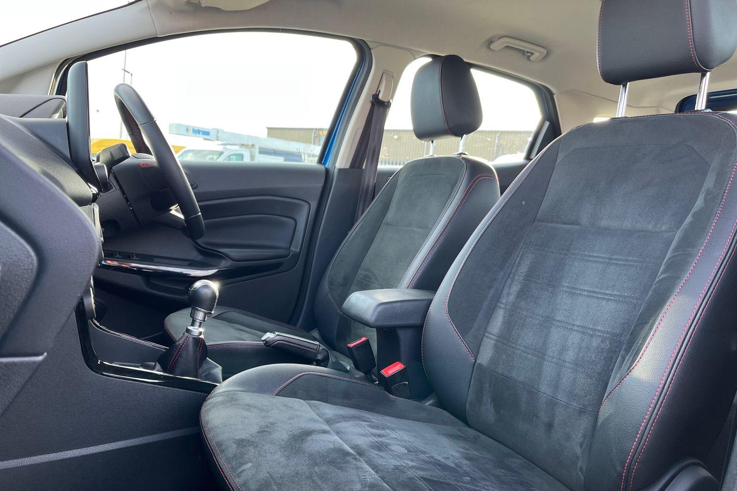 Ford ECOSPORT Photo 18