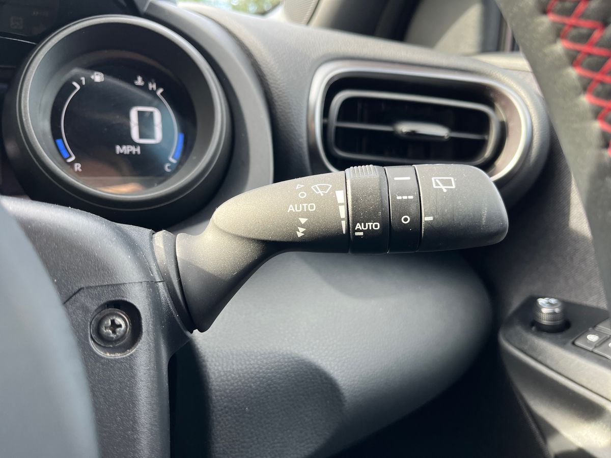 Toyota Yaris Photo 37