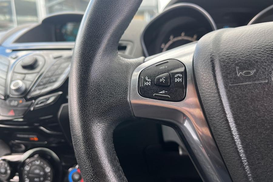 Ford Fiesta Photo autoimg-c0086e562bdb7e94f0246f69a8281cf9f604e998.jpg