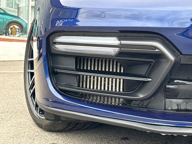 PORSCHE Panamera Photo 22